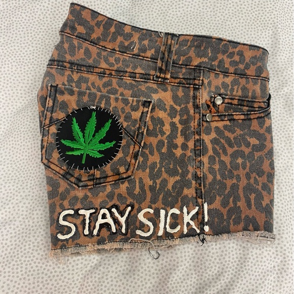 Tripp NYC Brown Leopard Print Jean Shorts DIY patches - Picture 5 of 6